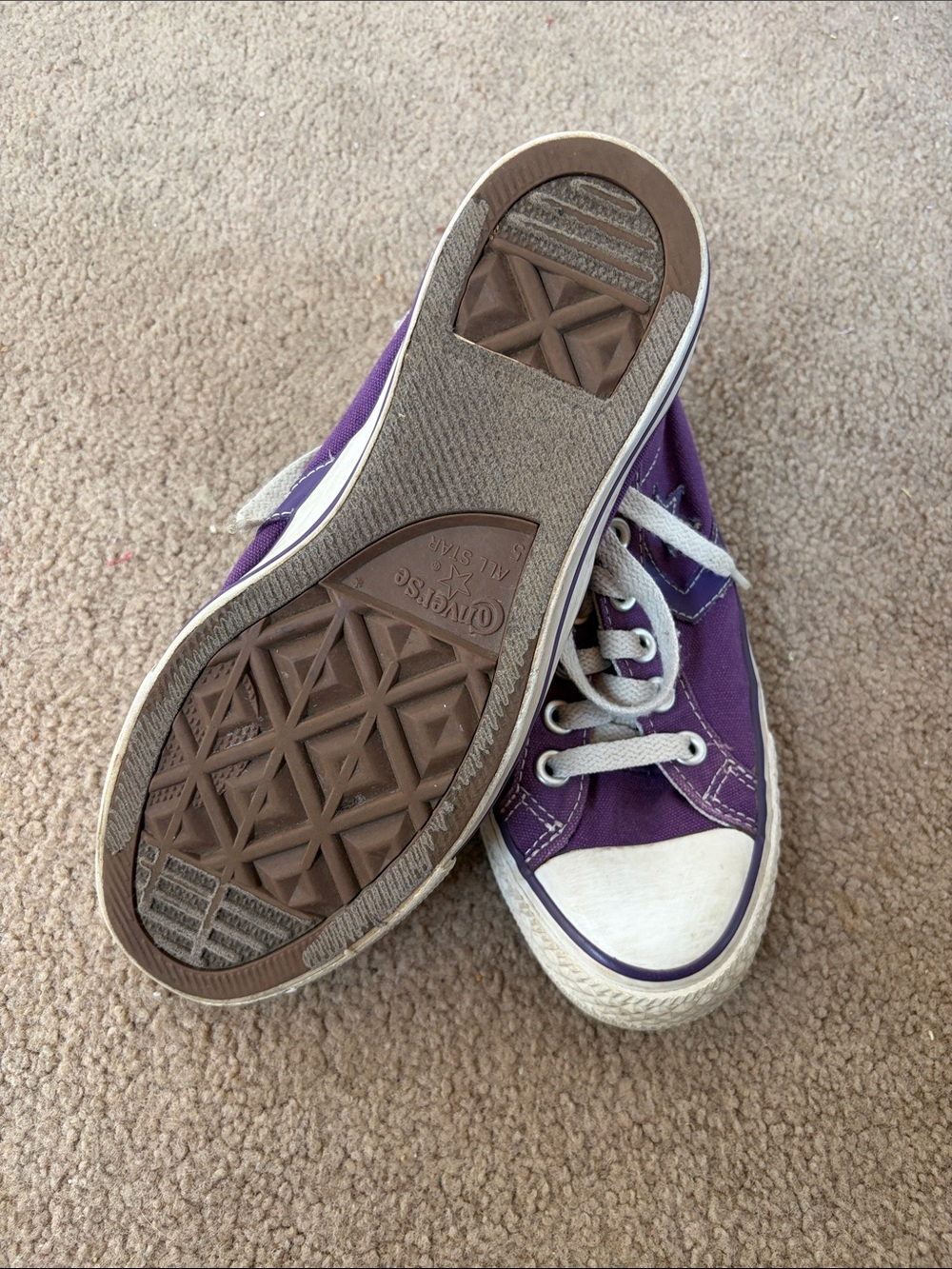 Converse Purple Sneakers With Stars - Picture 3 of 3